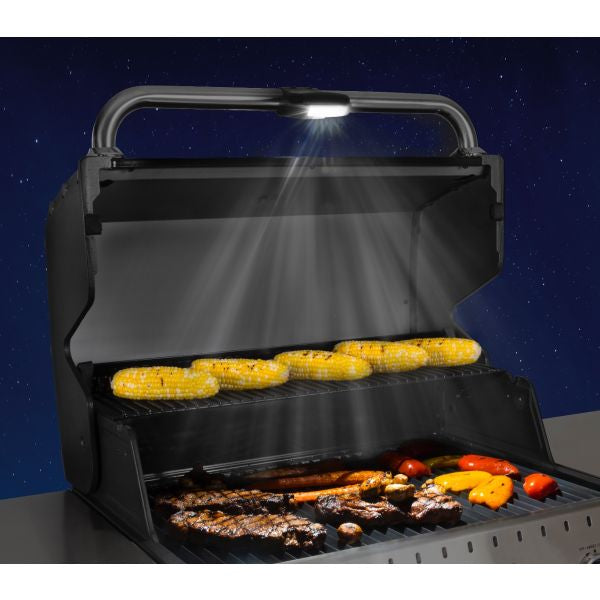 إضاءة الشواية العالمية من Broil King